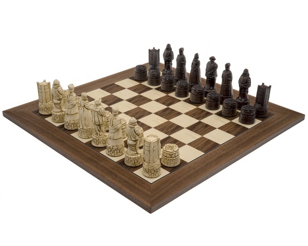 Walnut Berkeley Chess English Russet Chess Set